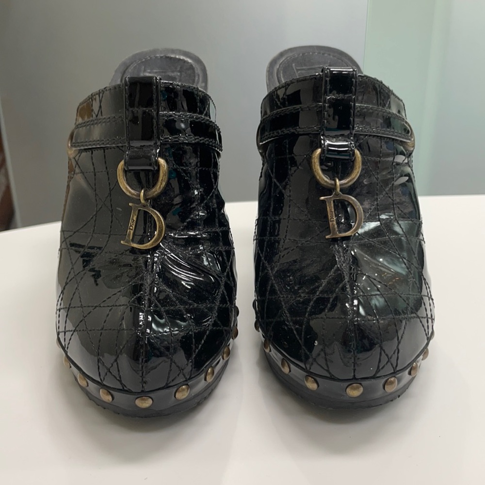 Black Dior clogs patent leather